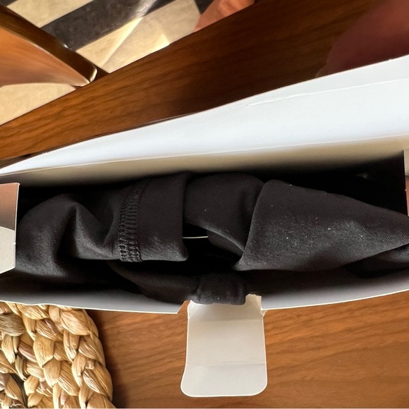 NWT Skims Maternity Sculpting Short - Mid Thigh - Picture 7 of 8